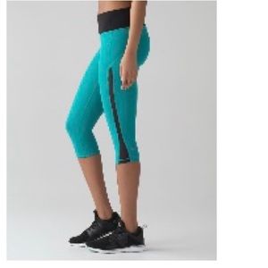 Size 4 lulu smooth stride crop *17